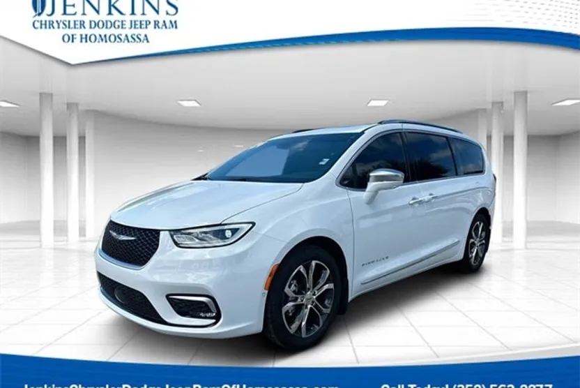 2024 Chrysler Pacifica Pinnacle photo 1
