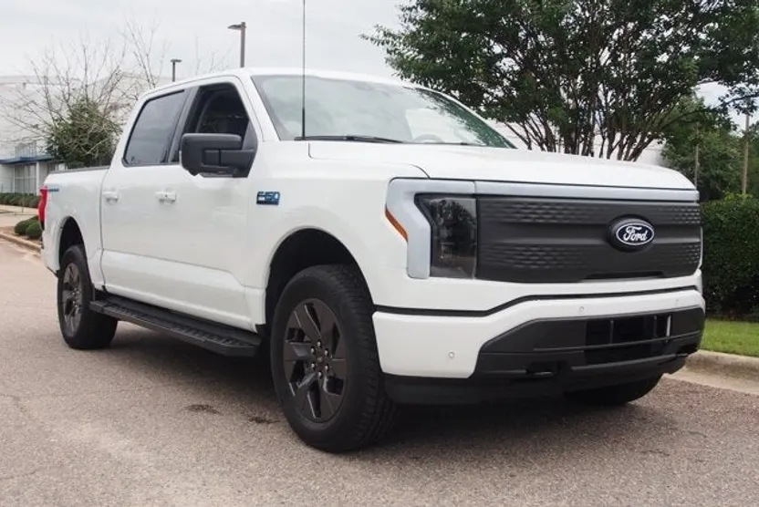 2025 Ford F-150 Lightning photo 1