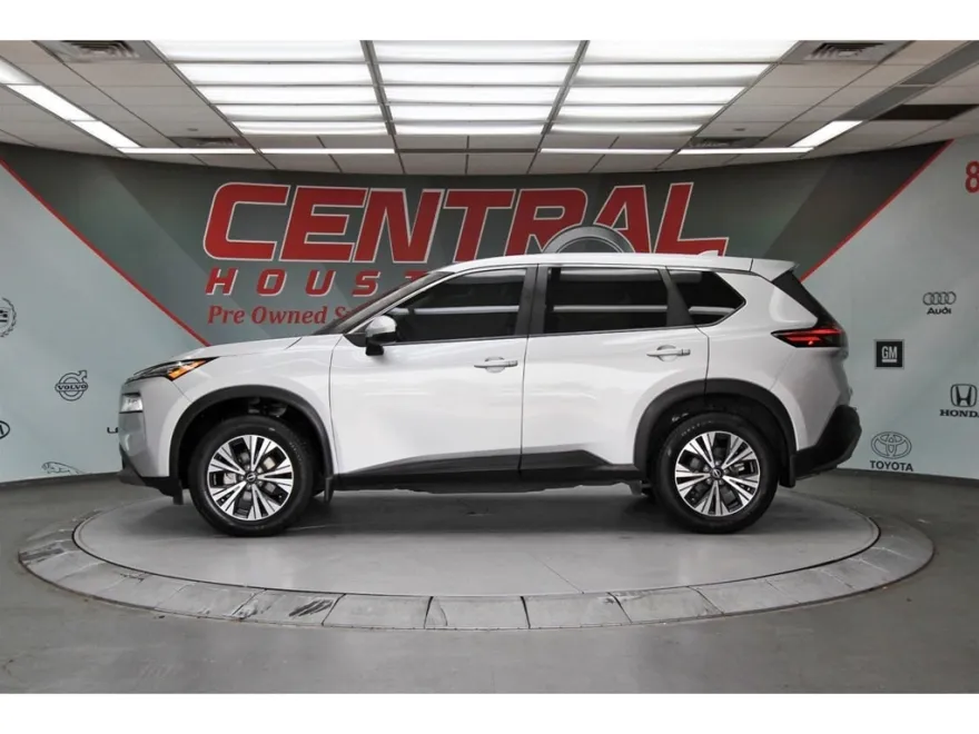 2022 Nissan Rogue SV photo 1