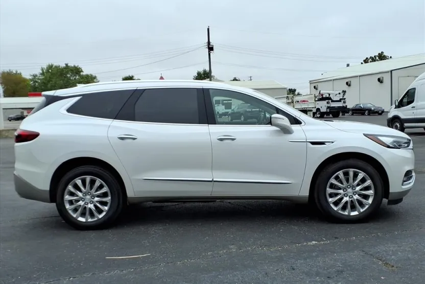 2021 Buick Enclave Essence photo 1