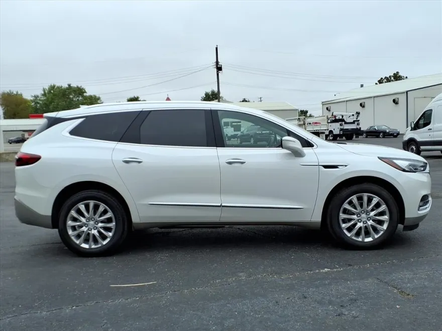 2021 Buick Enclave Essence photo 1