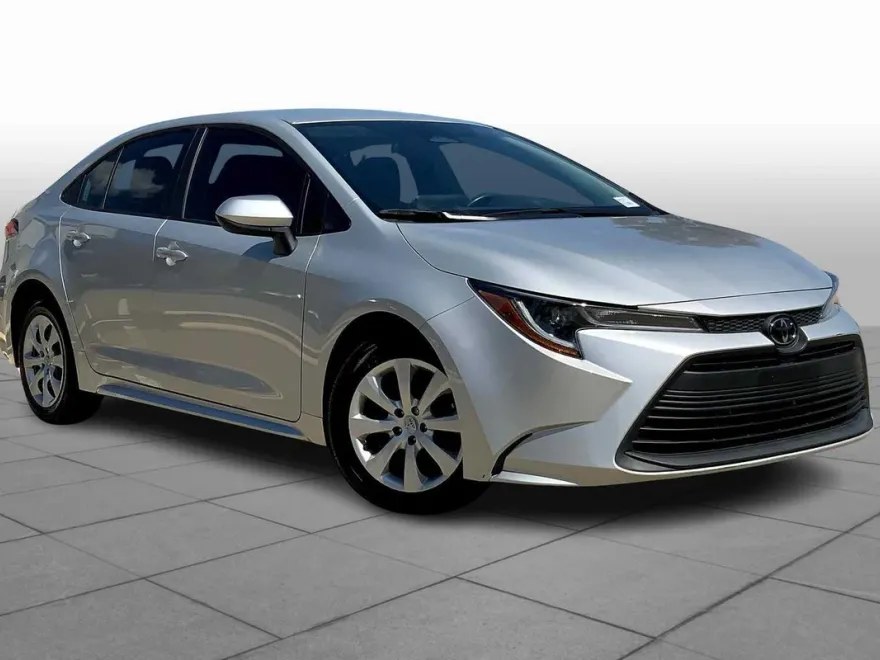2023 Toyota Corolla LE photo 1