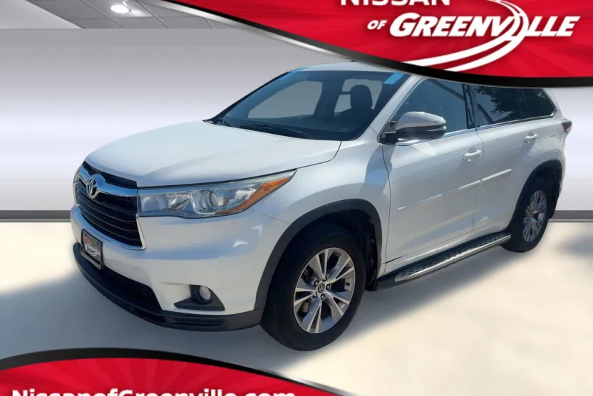 2016 Toyota Highlander LE photo 1