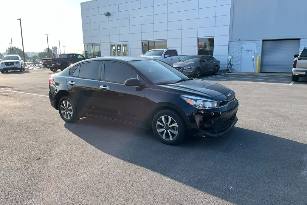 2023 Kia Rio S photo 1