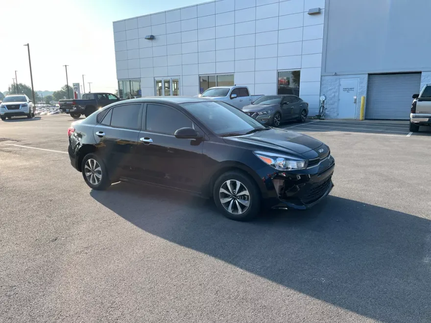 2023 Kia Rio S photo 1