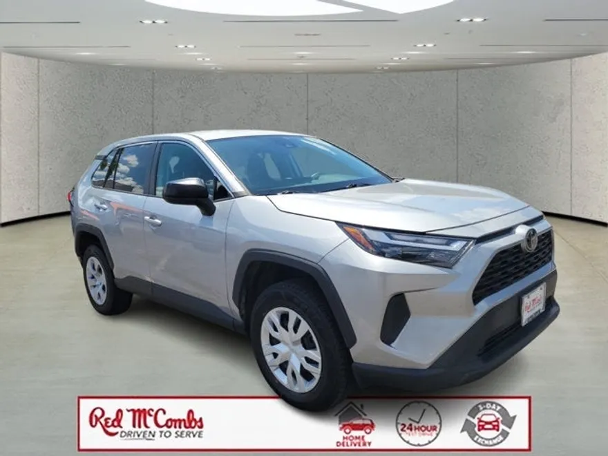 2023 Toyota RAV4 LE photo 1