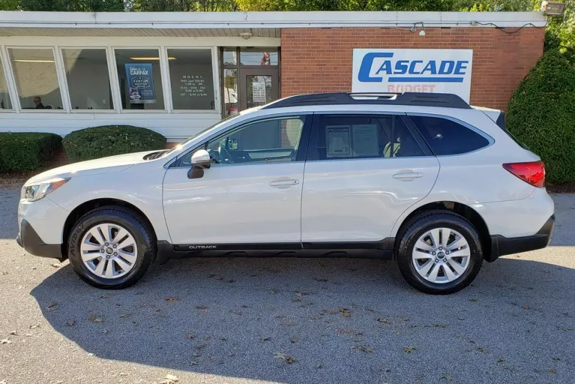 2018 Subaru Outback 2.5i Premium photo 1