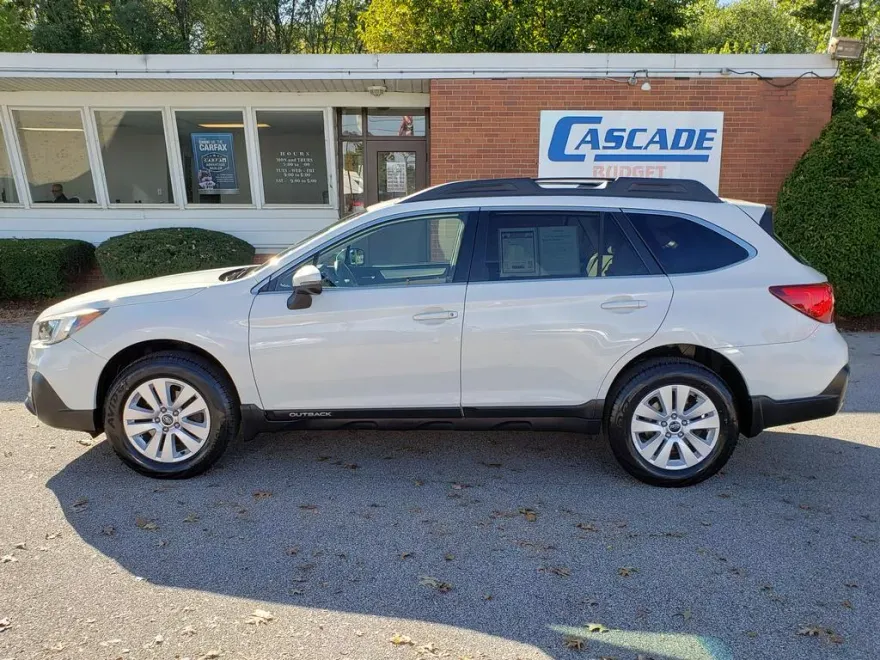 2018 Subaru Outback 2.5i Premium photo 1