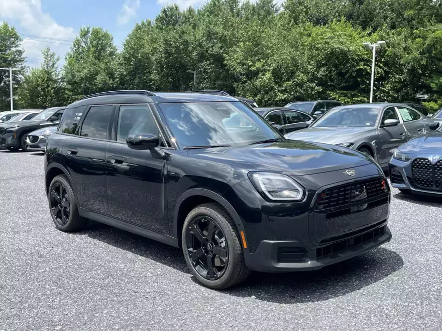 2025 Mini Cooper S ALL4 Iconic photo 1