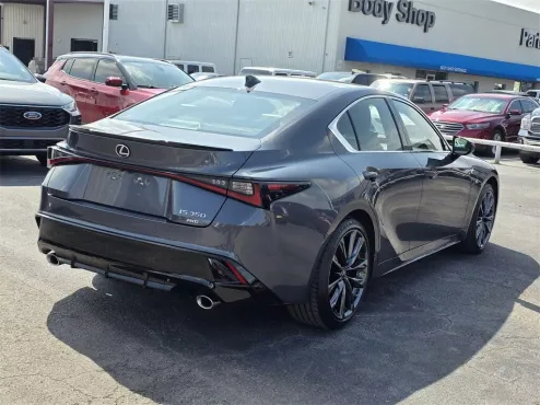 2022 Lexus IS 350 F SPORT photo 4