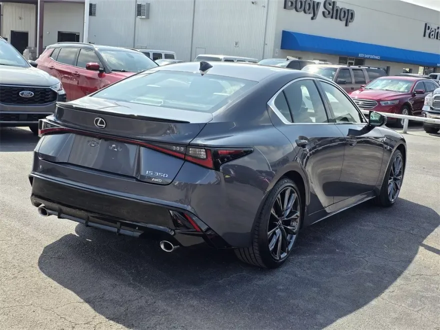 2022 Lexus IS 350 F SPORT photo 4