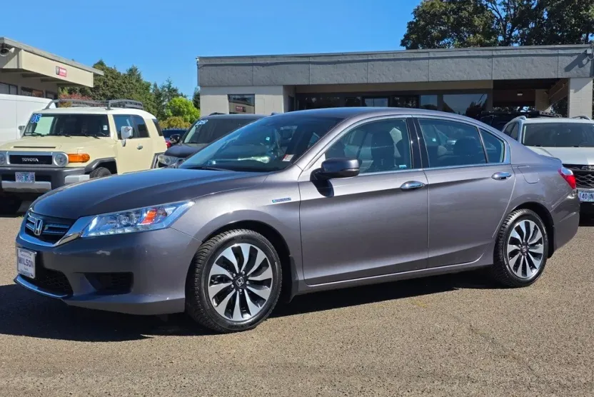 2015 Honda Accord Hybrid Touring photo 1