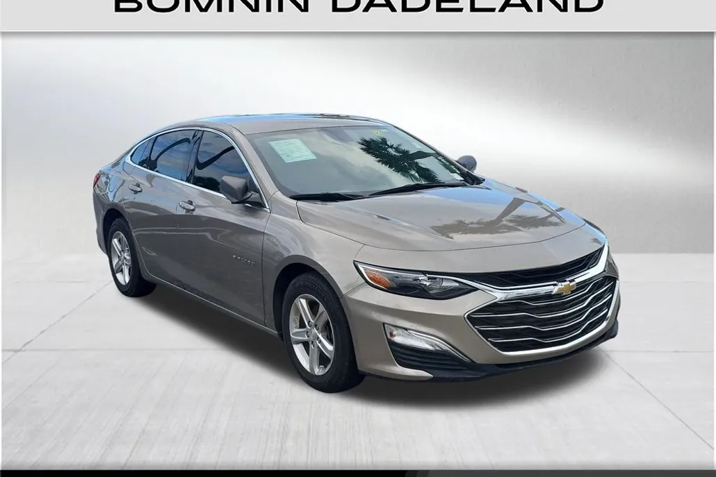 2022 Chevrolet Malibu LS photo 1