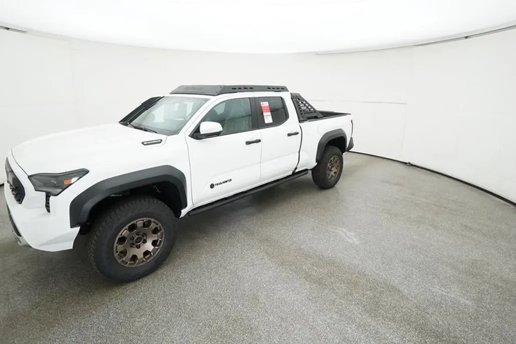 2025 Toyota Tacoma Trailhunter photo 1