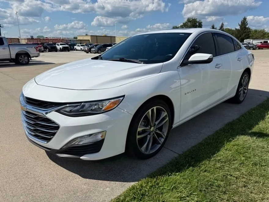 2022 Chevrolet Malibu Premier photo 1