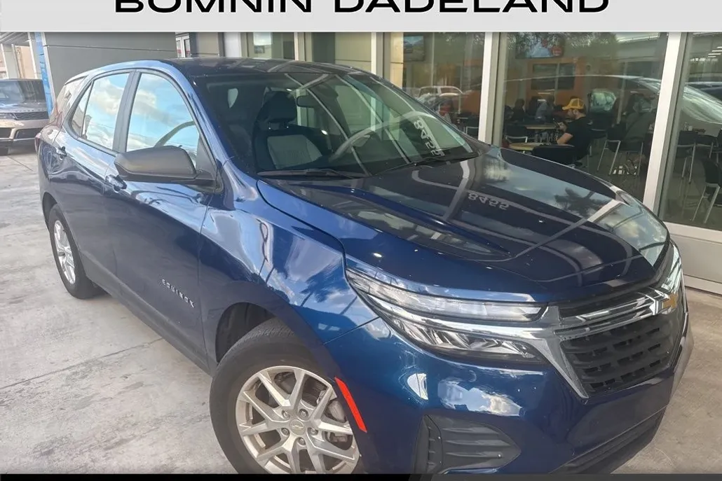 2022 Chevrolet Equinox LS photo 1