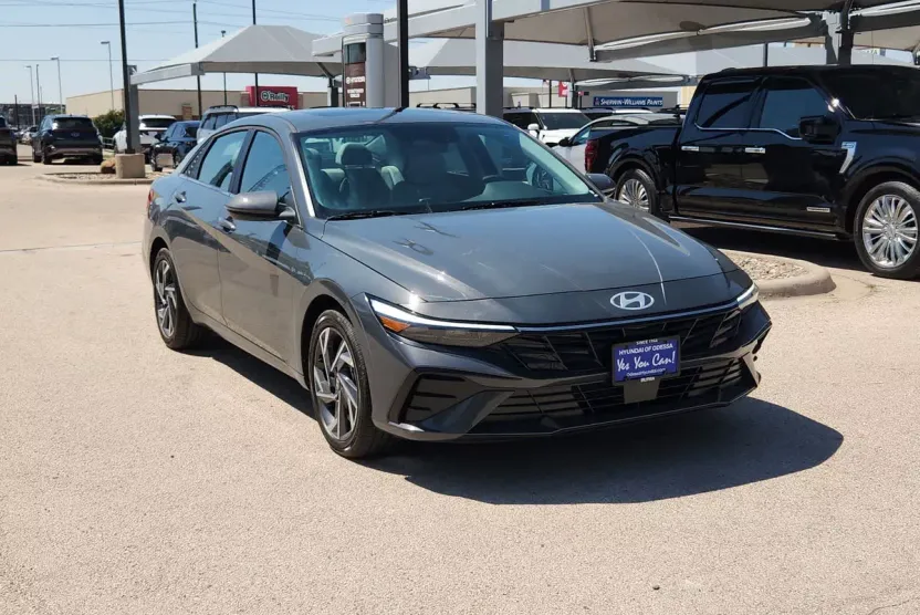 2025 Hyundai Elantra Limited photo 1