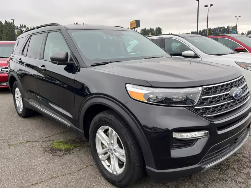 2023 Ford Explorer XLT photo 1