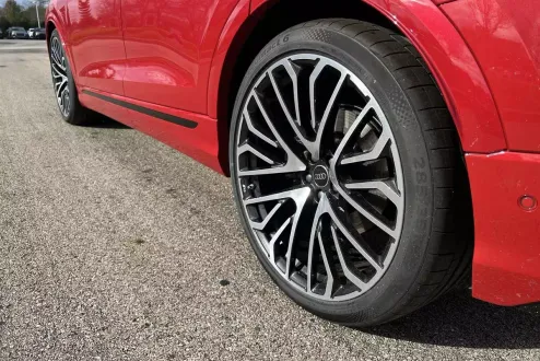 2025 Audi SQ8 Prestige photo 3