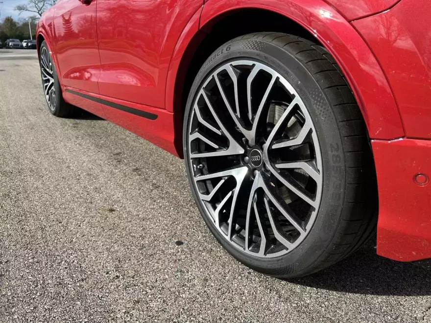 2025 Audi SQ8 Prestige photo 3