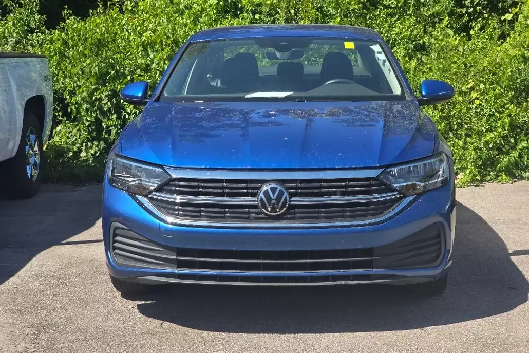 2024 Volkswagen Jetta SE photo 1