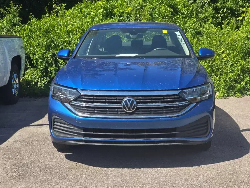 2024 Volkswagen Jetta SE photo 1