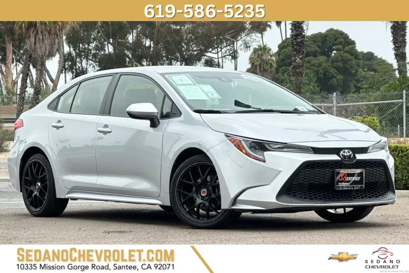 2022 Toyota Corolla LE photo 1