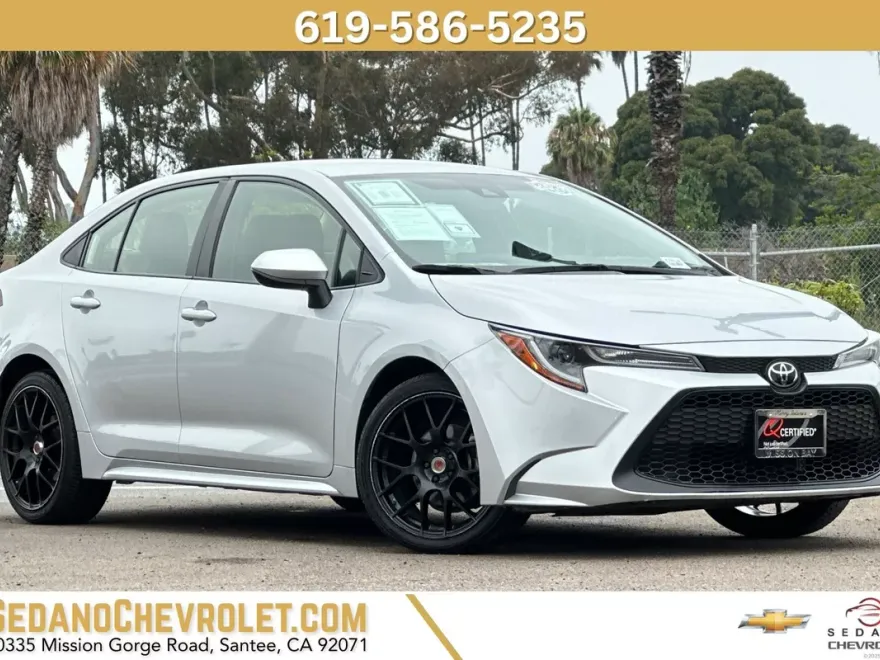 2022 Toyota Corolla LE photo 1