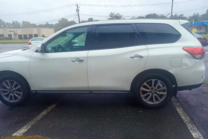 2015 Nissan Pathfinder S photo 1