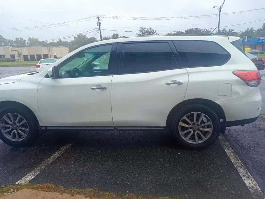 2015 Nissan Pathfinder S photo 1