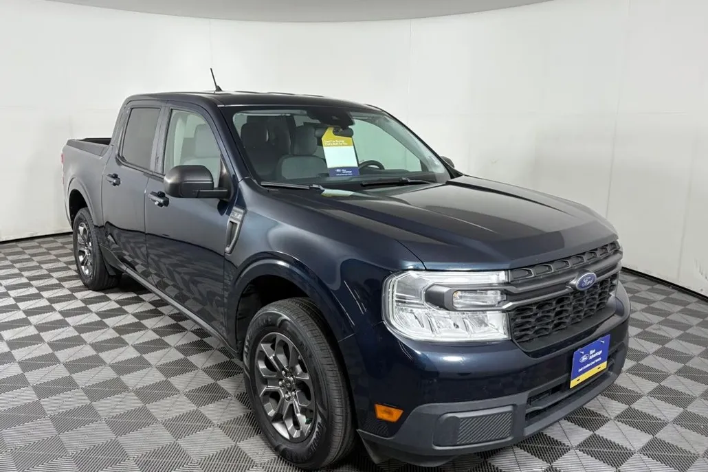 2022 Ford Maverick XLT photo 1