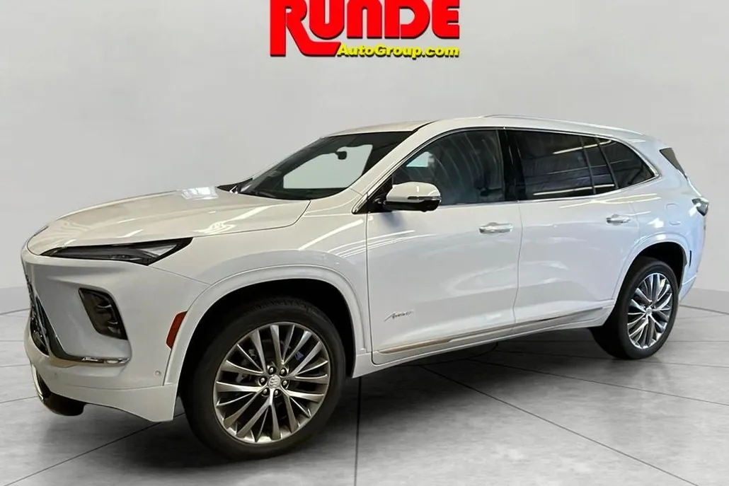2026 Buick Enclave Avenir photo 1