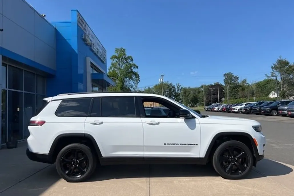 2022 Jeep Grand Cherokee Altitude photo 1