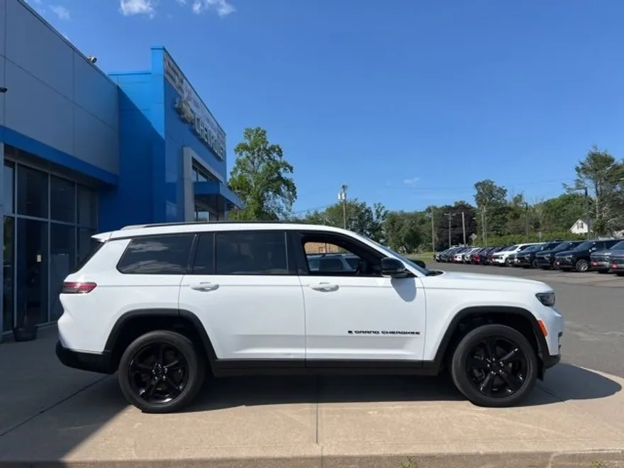 2022 Jeep Grand Cherokee Altitude photo 1
