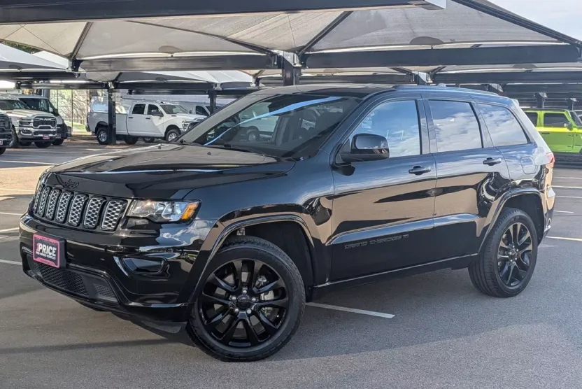 2022 Jeep Grand Cherokee Laredo X photo 1