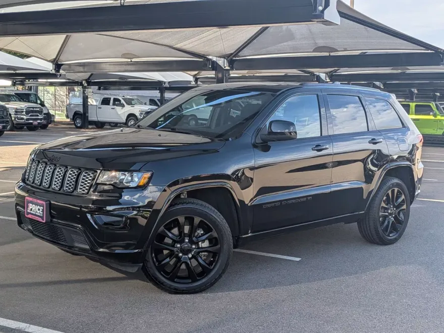 2022 Jeep Grand Cherokee Laredo X photo 1