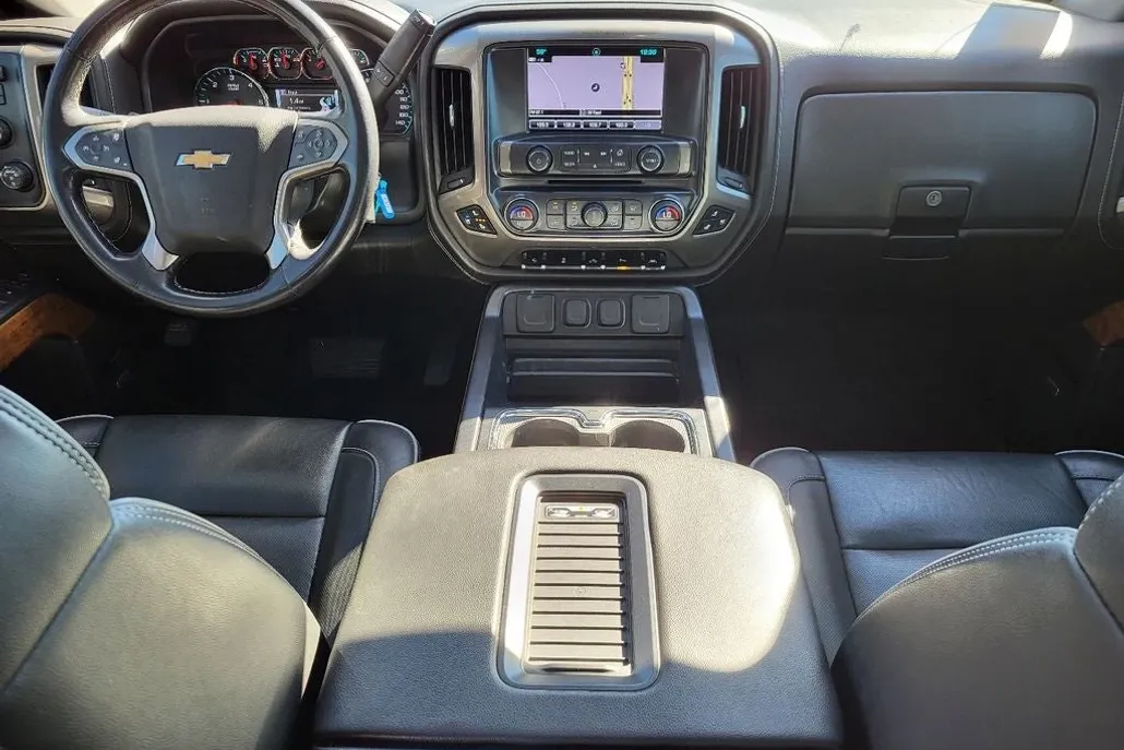 2018 Chevrolet Silverado 1500 High Country photo 1