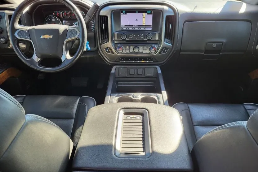 2018 Chevrolet Silverado 1500 High Country photo 1