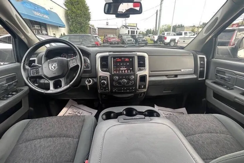 2016 Ram 1500 SLT photo 1
