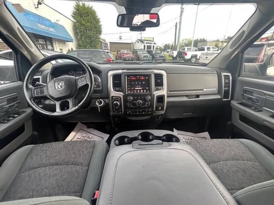 2016 Ram 1500 SLT photo 1
