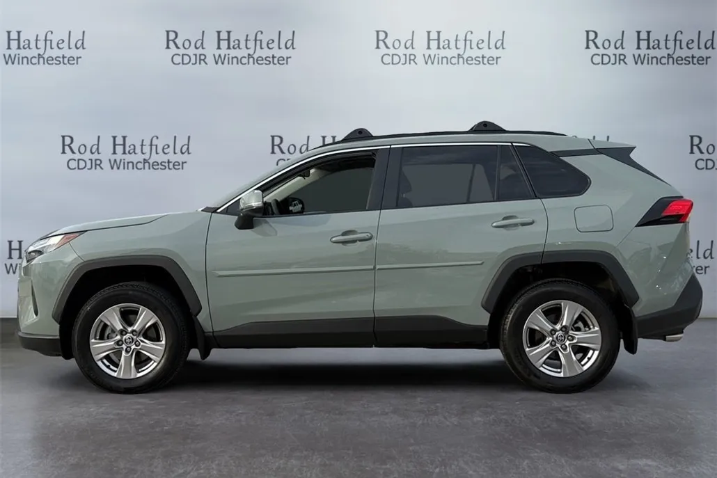 2022 Toyota RAV4 XLE photo 1