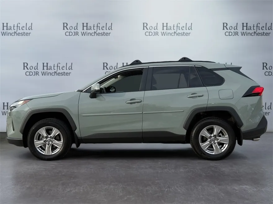 2022 Toyota RAV4 XLE photo 1