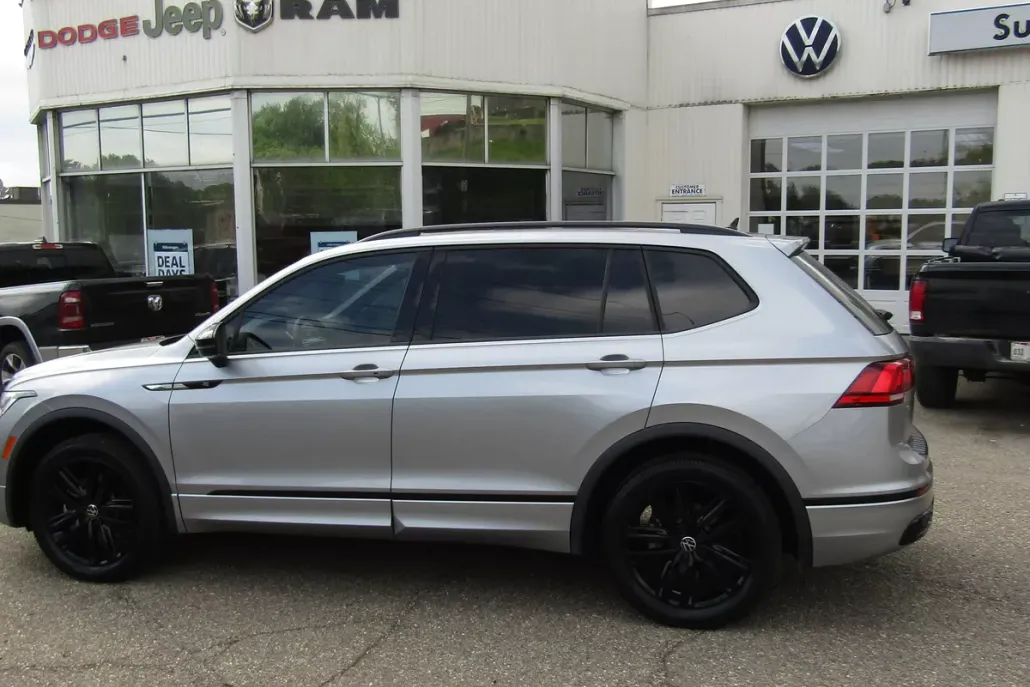 2022 Volkswagen Tiguan SE R-Line Black photo 1