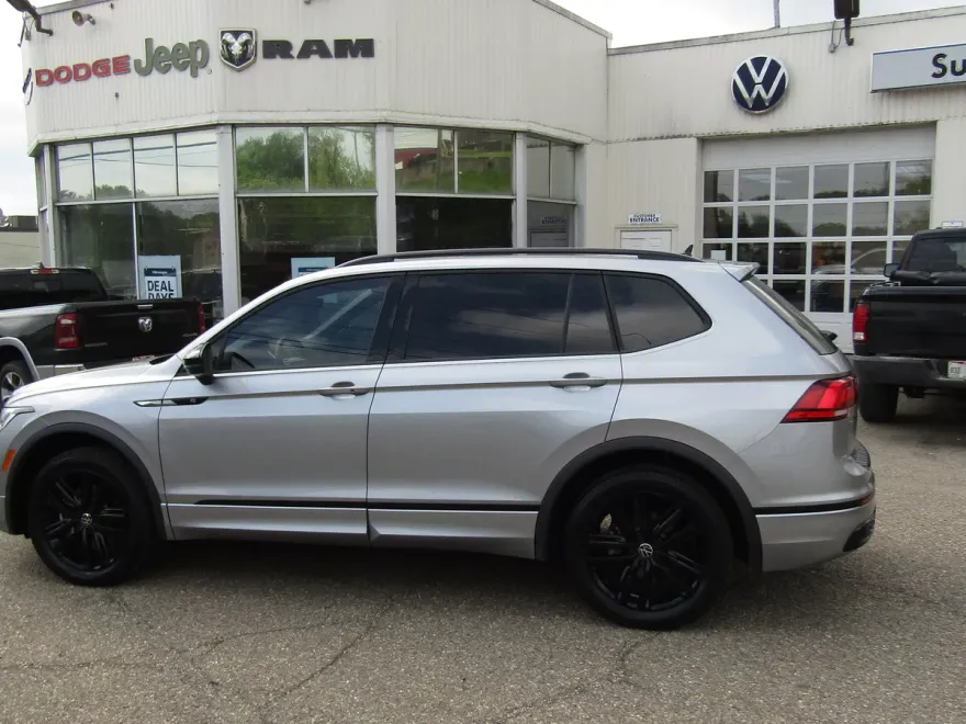 2022 Volkswagen Tiguan SE R-Line Black photo 1