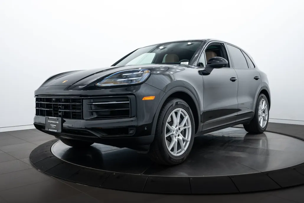 2025 Porsche Cayenne photo 1