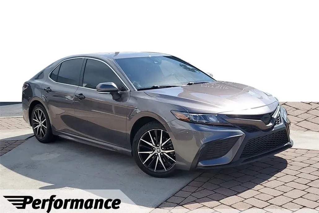 2022 Toyota Camry SE photo 1