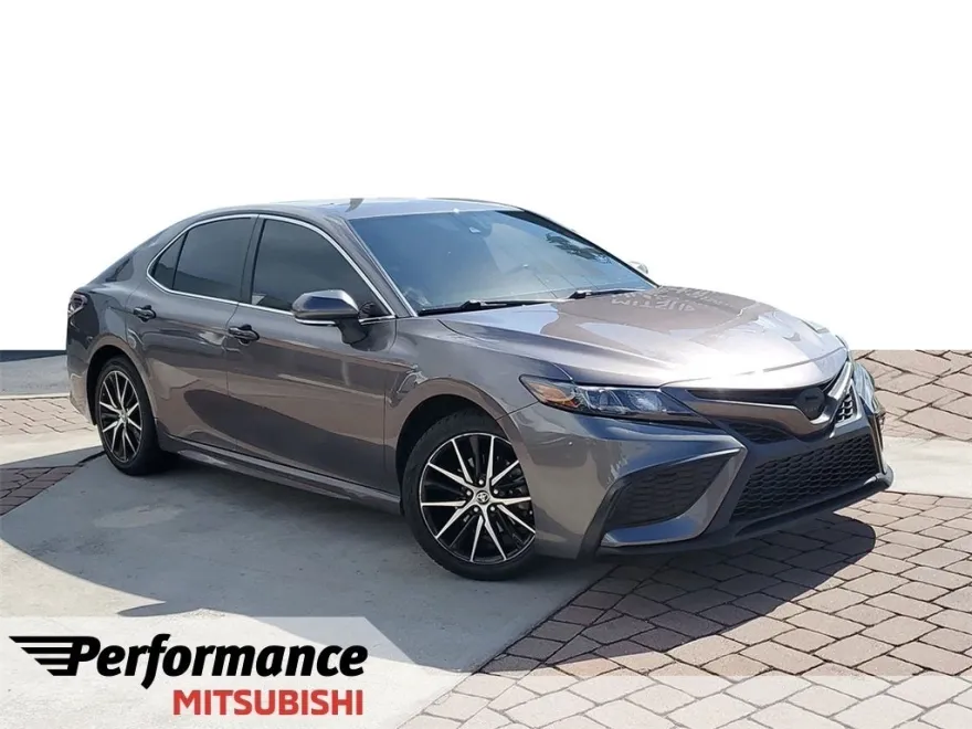 2022 Toyota Camry SE photo 1