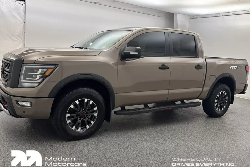 2023 Nissan Titan PRO-4X photo 1