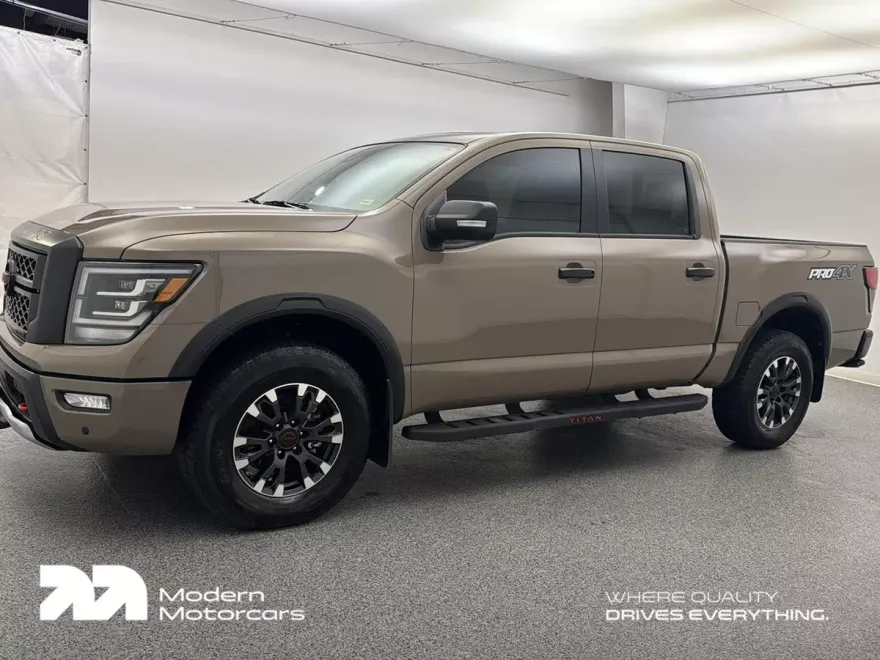 2023 Nissan Titan PRO-4X photo 1