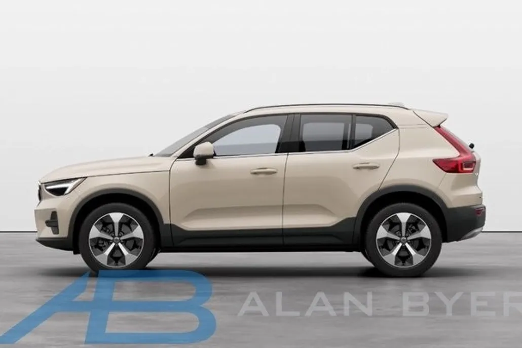 2025 Volvo XC40 Core photo 1